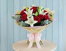 Букет цветов из:  Лилии и Розы в Сунже Республики Ингушетия