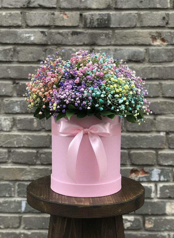 Цветочная композиция из Гипсофила и Розы в шляпной коробке в Сунже Республики Ингушетия