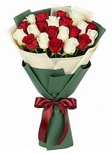 Букет Микс из красных и белых роз в Сунже Республики Ингушетия