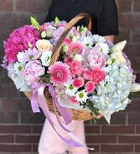 Цветочная композиция из Розы, Хризантемы, Пионы и Лизиантусы в корзине в Сунже Республики Ингушетия
