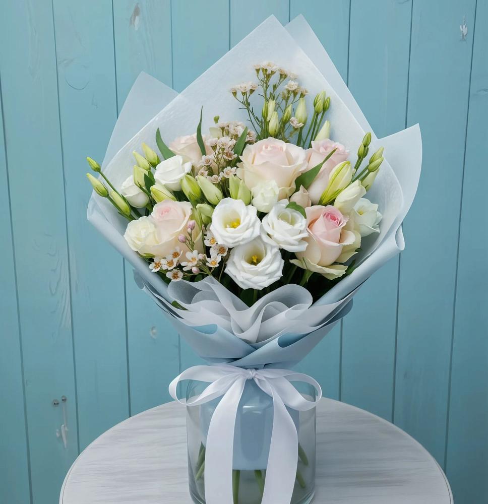 Букет цветов из: Розы и Лизиантусы в Сунже Республики Ингушетия