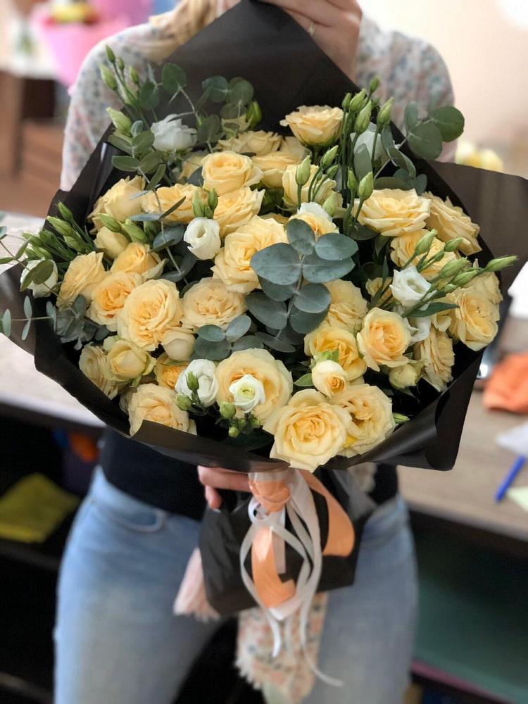 Букет цветов из: Розы и Лизиантусы в Сунже Республики Ингушетия