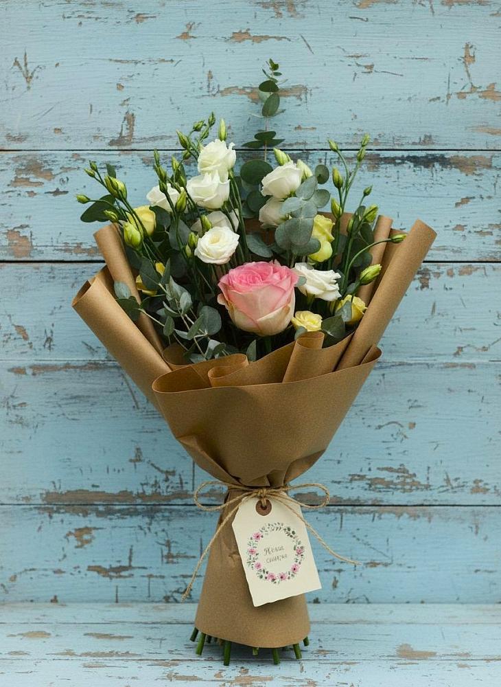 Букет цветов из: Розы и Лизиантусы в Сунже Республики Ингушетия