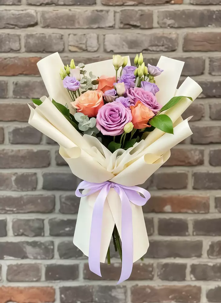 Букет цветов из: Лизиантусы и Розы в Сунже Республики Ингушетия