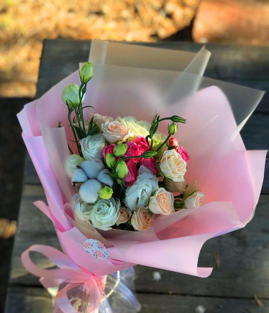 Букет цветов из: Розы и Лизиантусы в Сунже Республики Ингушетия