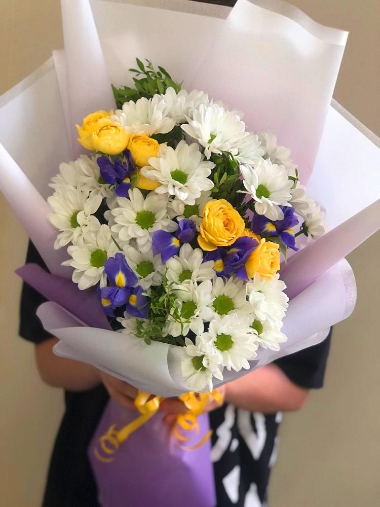 Букет цветов из: Ирисы, Хризантемы и Розы в Сунже Республики Ингушетия