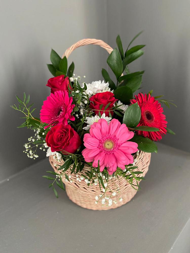 Цветочная композиция из Розы, Хризантемы и Герберы в корзине в Сунже Республики Ингушетия