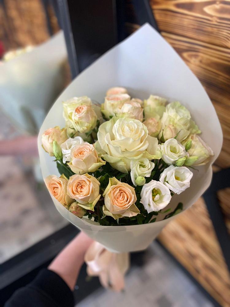 Букет цветов из: Розы и Лизиантусы в Сунже Республики Ингушетия