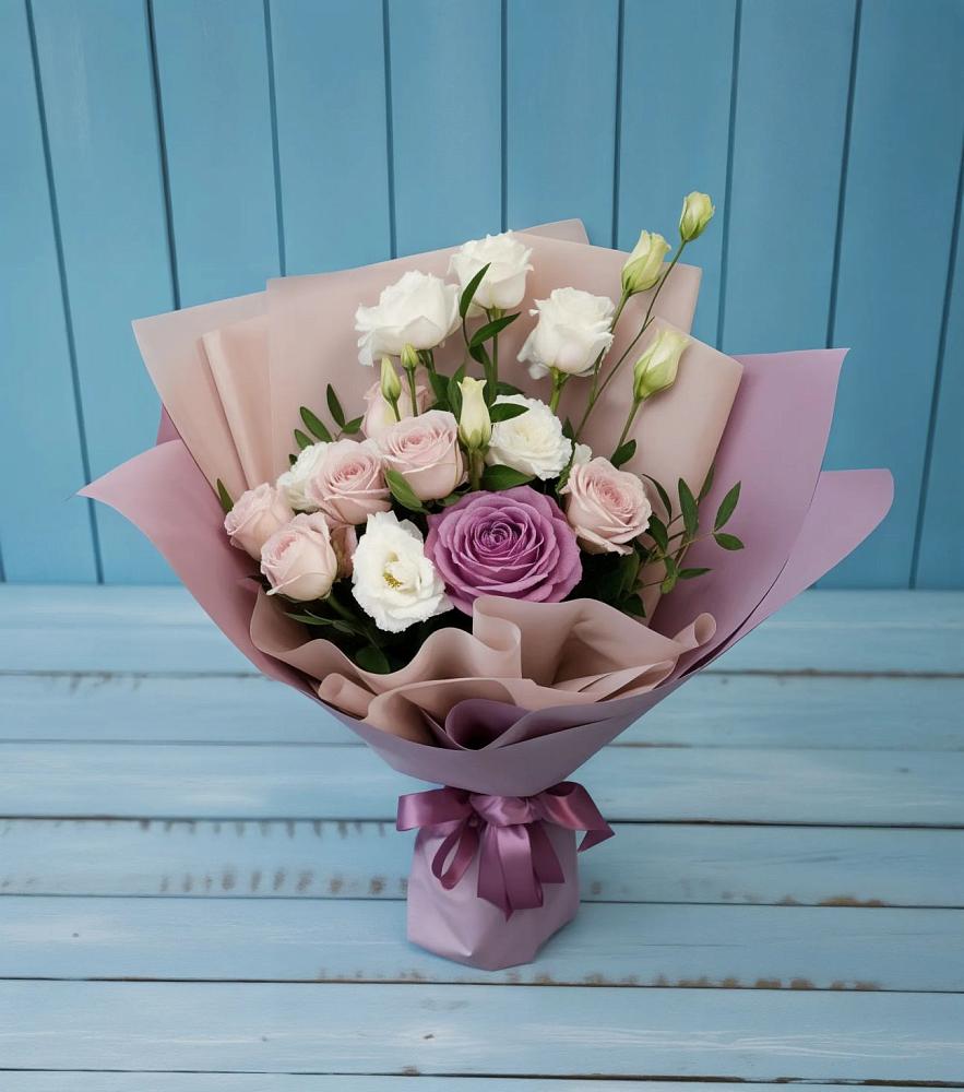 Букет цветов из: Розы и Лизиантусы в Сунже Республики Ингушетия